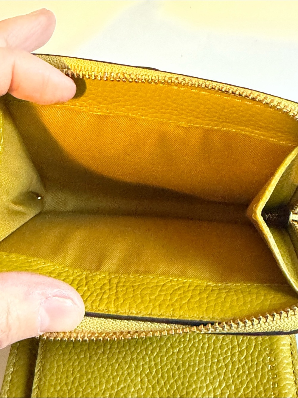 Tory Burch Green Pebbled Leather Zip Wallet - Picture 8 of 8